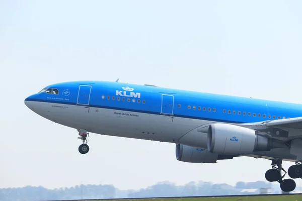 Amsterdam Nederland-22 april 2019: pH-AOC KLM Royal Dutch Airlines Airbus A330 — Stockfoto