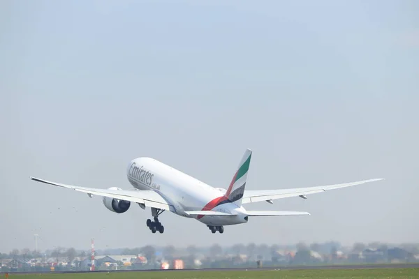 Amsterdã Holanda 22 de abril de 2019: A6-EFS Emirates Boeing 777F — Fotografia de Stock