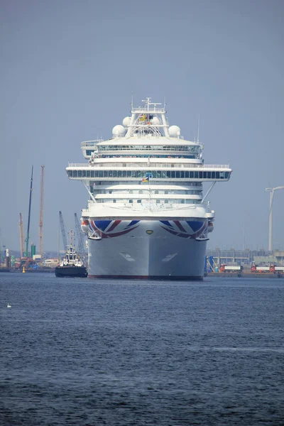 Velsen, Nederland-29 mei 2018: Azura P & O Cruises — Stockfoto