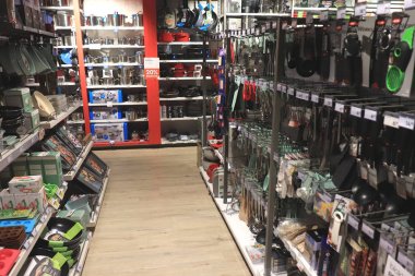 Hoorn, Hollanda, 20 Nisan 2019: Dükkandaki ev eşyaları