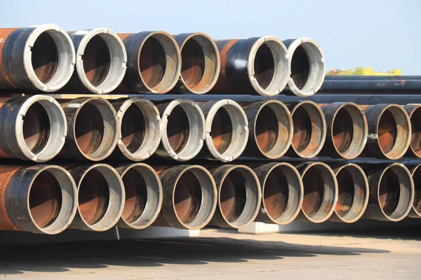 Paslı yığılmış borular