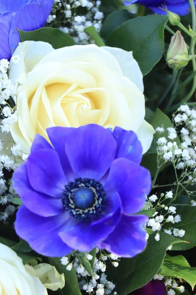 Bouquet de mariée en bleu et blanc — Photo