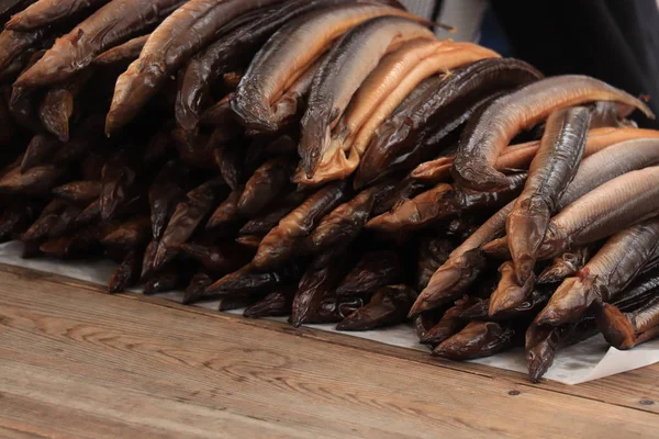 Frisch geräucherter Aal — Stockfoto