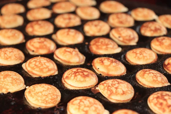 Tradycyjny holenderski poffertjes — Zdjęcie stockowe