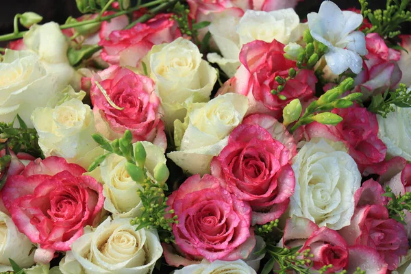 Pink and white wedding flowers — Stock Photo, Image