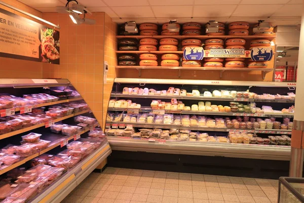 Heemstede, Holandia-26 maja, 2019: wnętrze supermarketu — Zdjęcie stockowe