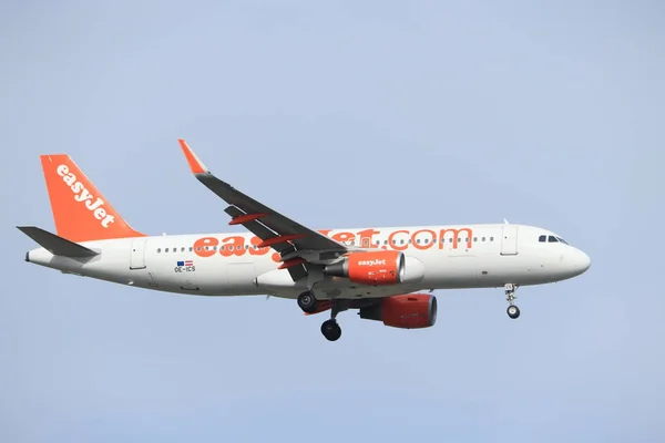 Ámsterdam, Países Bajos - 30 de mayo de 2019: OE-ICS easyJet Europe Airbus A320 — Foto de Stock