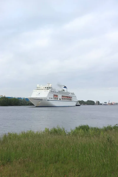 Velsen, Nizozemsko-Květen 30, 2019: Kolumbus z Cruise & námořní plavbu — Stock fotografie