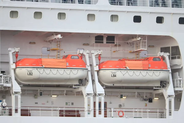 Velsen, Niederlande - 30. Mai 2019: Kolumne Kreuzfahrt & Schiffsreisen — Stockfoto