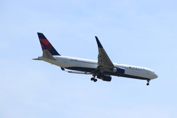 Amsterdam, Hollanda - 1 Haziran 2019: N192dn Delta Air Lines Boeing 767-300 — Stok fotoğraf