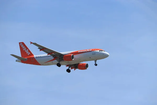 Amsterdam, Nederland-juni, 1ste 2019: HB-Jxi easyJet Zwitserland Airbus A320-200 — Stockfoto