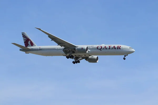 Amsterdam, Nederland-juni, 1ste 2019: A7-Beg Qatar Airways Boeing 777-300 — Stockfoto