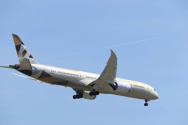 Ámsterdam, Países Bajos - 1 de junio de 2019: A6-BLW Etihad Airways Boeing 787 — Foto de Stock