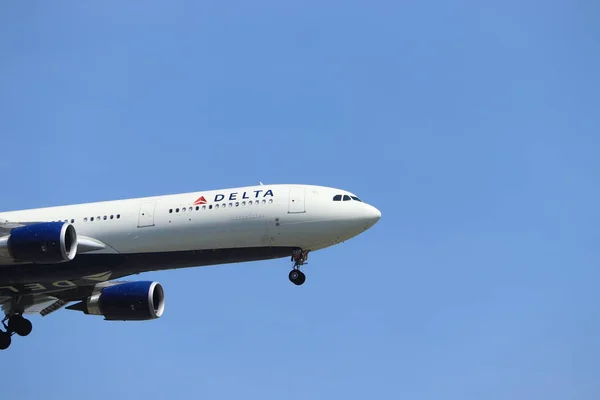 Amsterdam, Holandia-czerwiec, 1st 2019: N828nw Delta Air Lines Airbus A330-302 — Zdjęcie stockowe