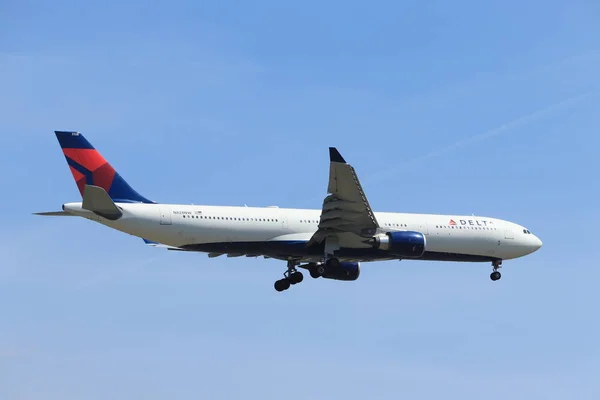 Amszterdam, Hollandia-június, 1.2019: N828nw Delta Air Lines Airbus A330-302 — Stock Fotó