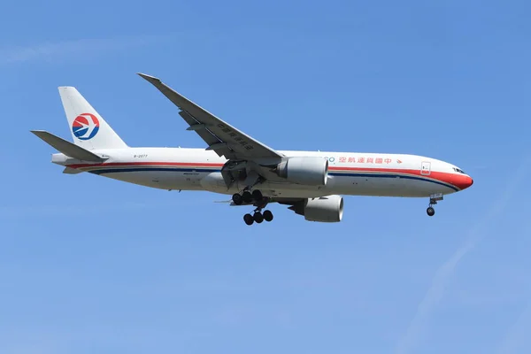 Amsterdam, the Netherlands - June, 1st 2019: B-2077 China Cargo Airlines Boeing 777-F6N — Stock Photo, Image