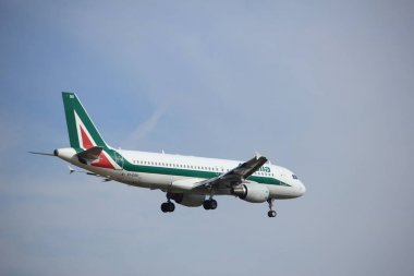Amsterdam, Hollanda, Temmuz, 21 2016: EI-DSU Alitalia Airbus A320