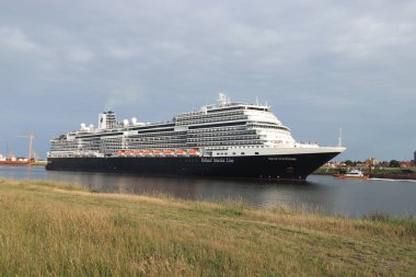 IJmuiden, Hollanda-Haziran 9 2019: Nieuw Statendam IJmuiden deniz kilidi bırakarak.