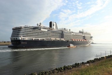 IJmuiden, Hollanda-Haziran 9 2019: Nieuw Statendam IJmuiden deniz kilidi bırakarak.