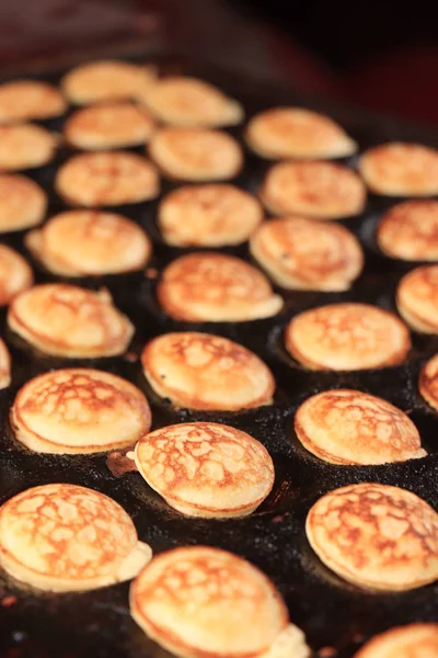 Tradycyjny holenderski poffertjes — Zdjęcie stockowe