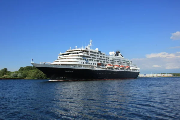 Велсен, Нидерланды - 20 мая 2017 года: MS Prinsendam, Holland America Line — стоковое фото