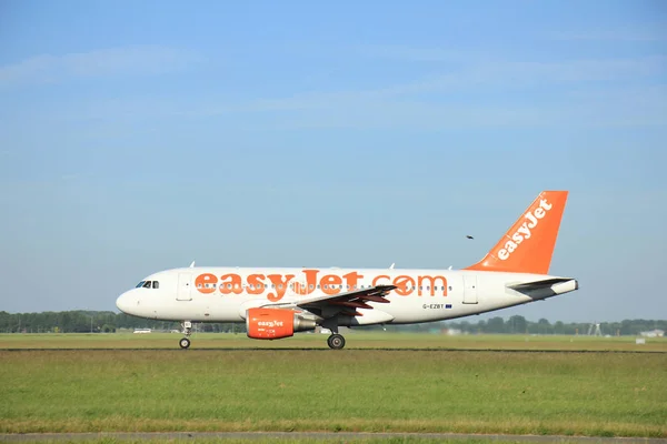 Amsterdam Países Bajos - 9 de junio de 2016: G-EZBT easyJet Airb —  Fotos de Stock