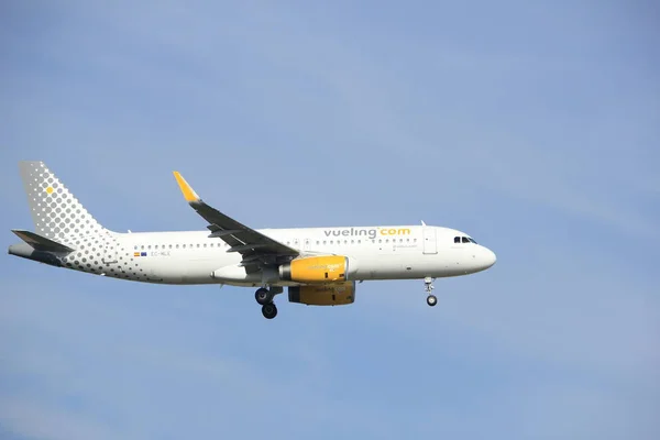 荷兰阿姆斯特丹, 7月, 第二十一 2016: Ec-Vueling 空中巴士 A320 — 图库照片