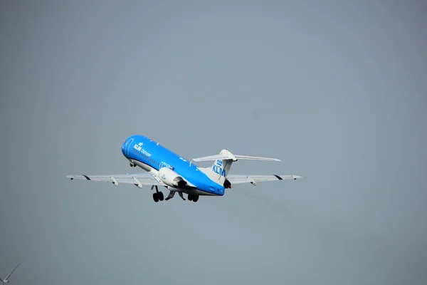 Ámsterdam, Países Bajos - 2 de junio de 2017: PH-KZM KLM Cityhopper — Foto de Stock