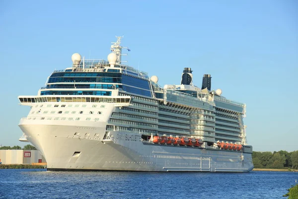 Velsen, Países Bajos - 6 de agosto de 2016: Celebrity Silhouette — Foto de Stock