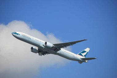 Amsterdam Hollanda - 23 Eylül 2017: B-Kpy Cathay Pacific Boeing 777-367
