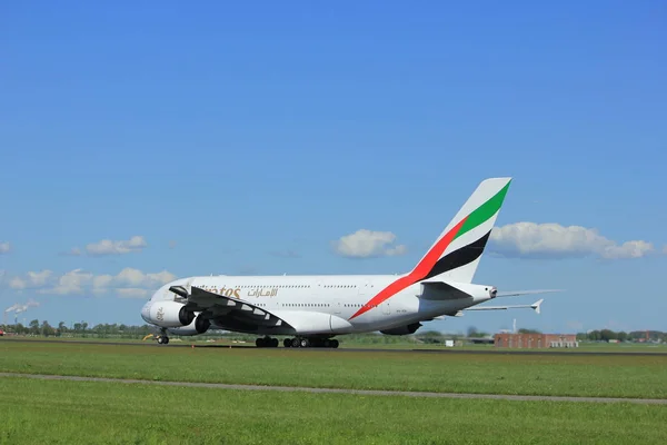 Ámsterdam los Países Bajos - 3 de mayo de 2018: A6-EDI Emirates Airbus A380-800 —  Fotos de Stock