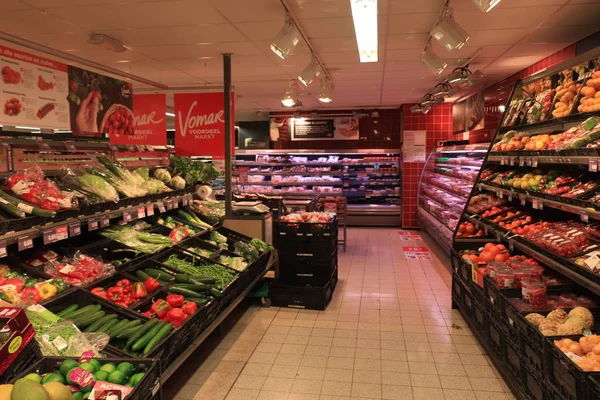 Heemstede, Países Bajos - 26 de mayo de 2019: interior del supermercado —  Fotos de Stock