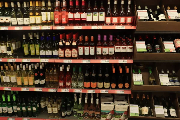 Heemstede, Hollanda - 26 Mayıs 2019: şarap bölümü