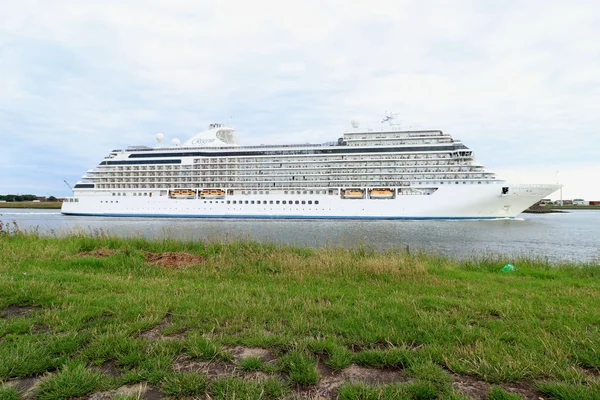 IJmuiden, Holanda - 15 de junho de 2019: Seven Seas Explorer — Fotografia de Stock