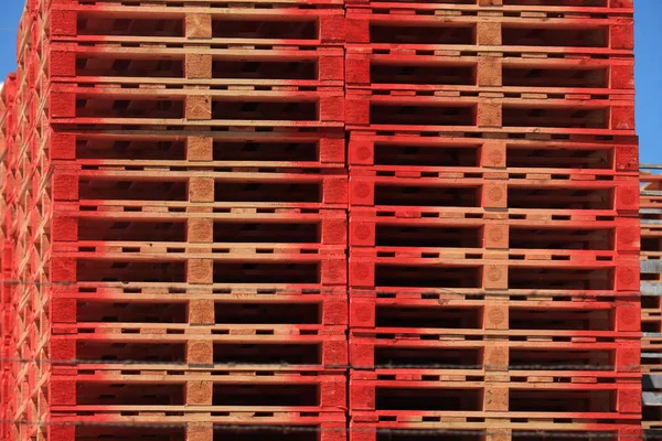 Gestapelde houten pallets — Stockfoto