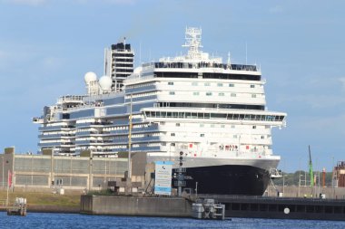 Ijmuiden, Hollanda - 7 Temmuz 2019: Bayan Nieuw Statendam