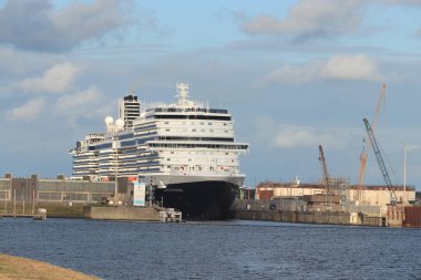 Ijmuiden, Hollanda - 7 Temmuz 2019: Bayan Nieuw Statendam