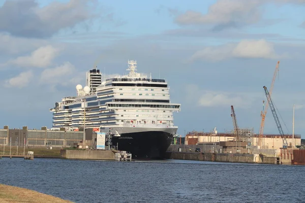 IJmuiden, Holandia-7 lipca 2019: Pani Nieuw Statendam — Zdjęcie stockowe