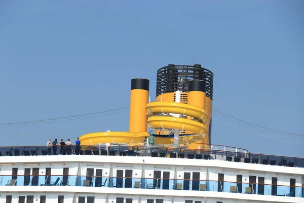 IJmuiden, Nederländerna-april, 7th 2019 Costa Mediterranea dockad vid Felison Cruise Terminal — Stockfoto