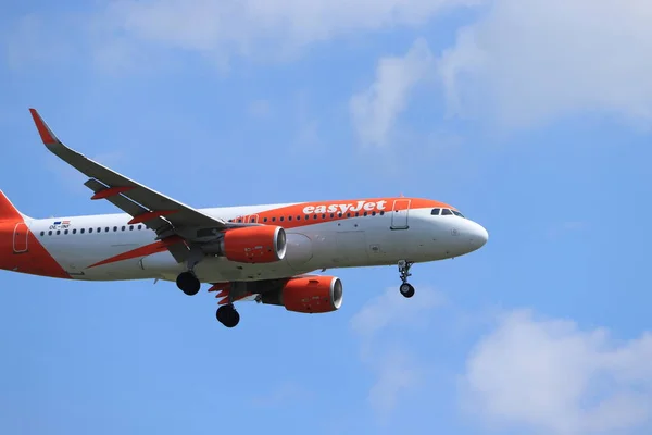 Амстердам, Нидерланды - 21 июля 2019 года: OE-INF easyJet Europe Airbus A320-200 — стоковое фото