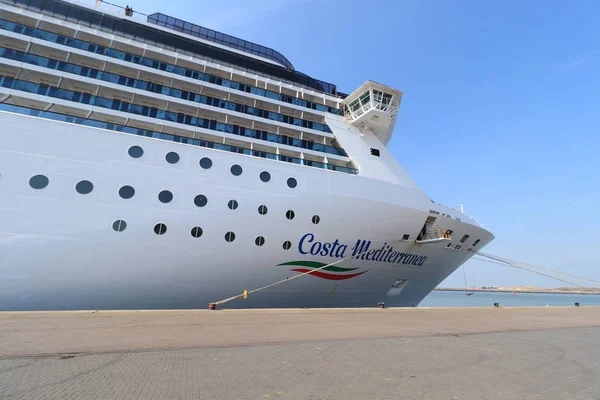 IJmuiden, Países Baixos - 7 de abril de 2019 Costa Mediterrânea atracada no Terminal de Cruzeiros Felison — Fotografia de Stock