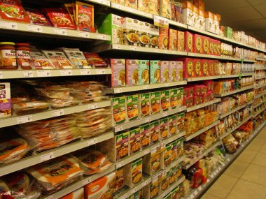 Gieten, Hollanda - 28 Temmuz 2019: süpermarket iç