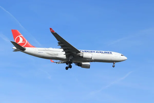 Amsterdam, Holandia-30 maja 2019: TC-jne Turkish Airlines Airbus A330 — Zdjęcie stockowe