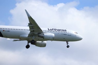 Amsterdam, Hollanda - 21 Temmuz 2019: D-Aiwg Lufthansa Airbus A320-200