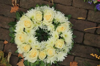 White sympathy wreath clipart
