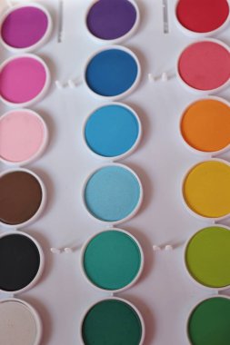 suluboya boya kutusu