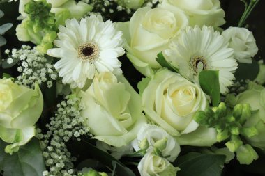 beyaz düğün çiçekleri