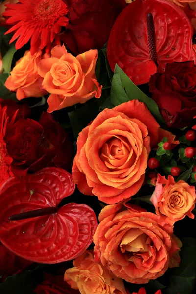 Orange und rote Hochzeitsblumen — Stockfoto