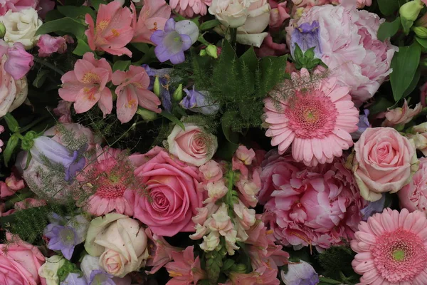 분홍색과 보라색 웨딩 꽃 — 스톡 사진