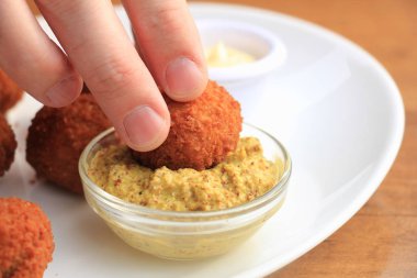 Hollanda usulü kızarmış atıştırmalık: